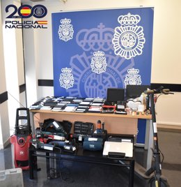 Intervenidos 118 dispositivos electrónicos en Badalona (Barcelona) procedentes de robos en toda España