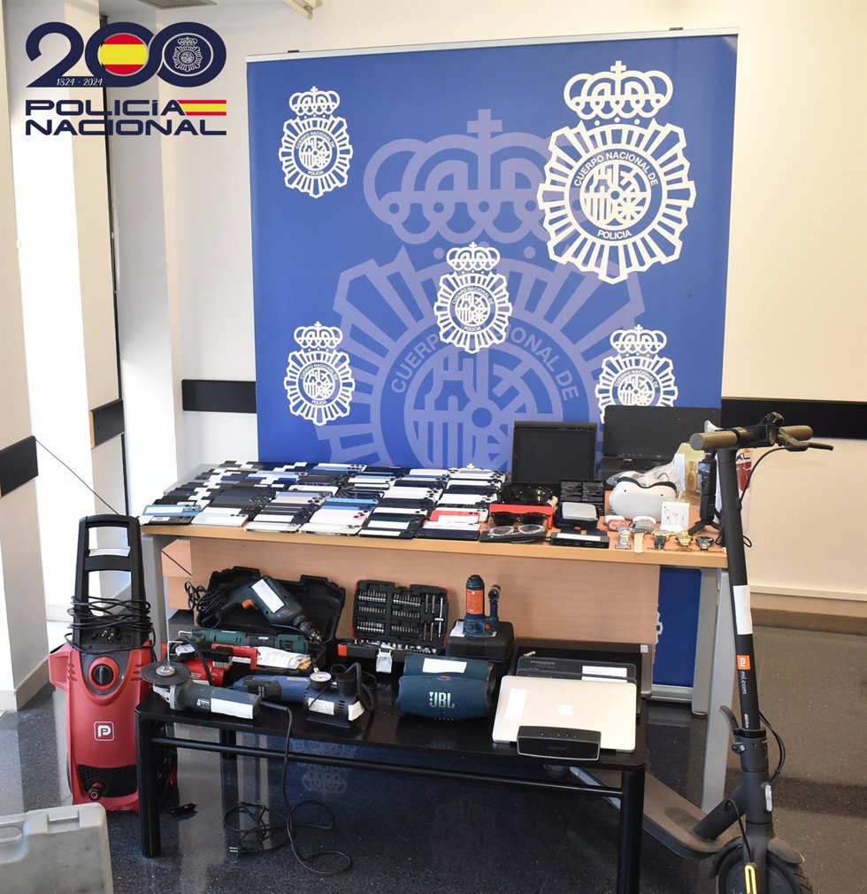 Intervenidos 118 dispositivos electrónicos en Badalona (Barcelona) procedentes de robos en toda España