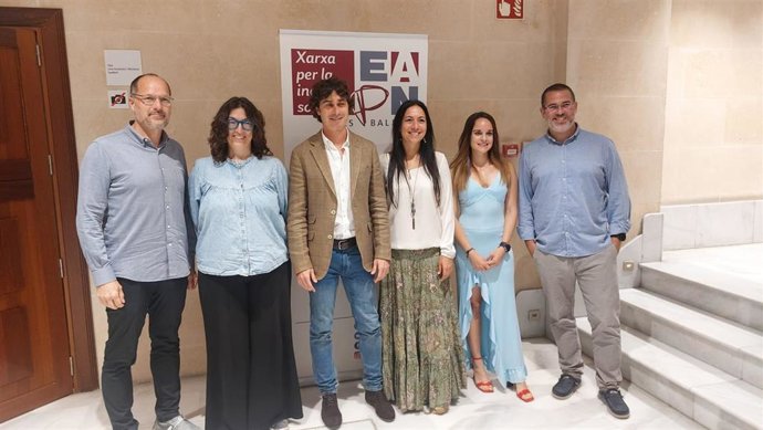 Representantes de EAPN Balears con algunas de las ponentes en la jornada 'Aporofobia y discurso de odio'.