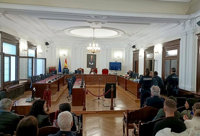 Juicio en León contra la trabajadora de una residencia de mayores acusada de la muerte de una anciana.