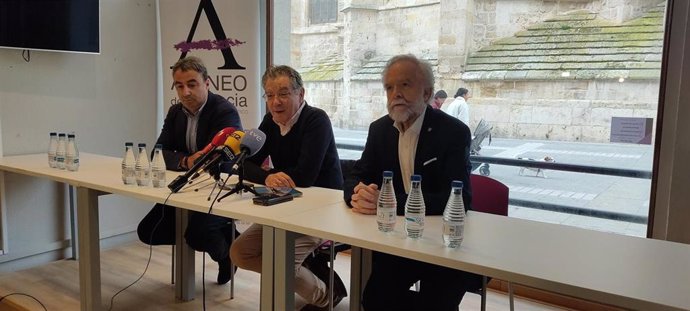 Miembros de EA y de la Plataforma por el Soterramiento en la rueda de prensa.