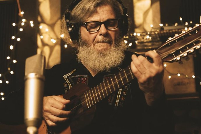 El multipremiado músico argentino Gustavo Santaolla