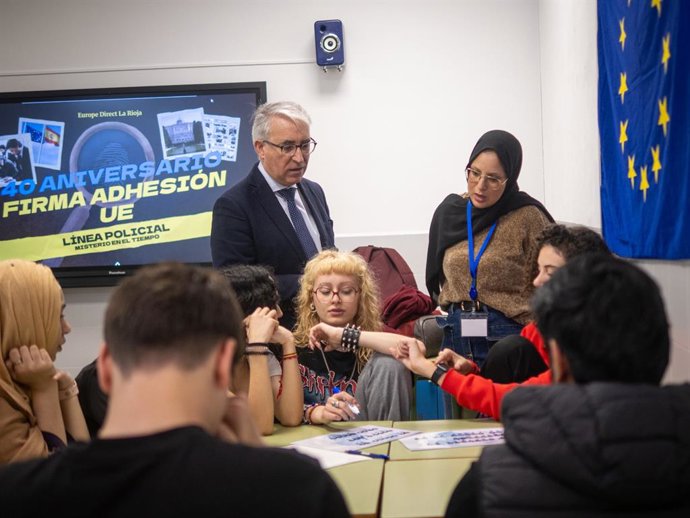 El programa 'Europa en el cole', dirigido a fomentar el conocimiento de la UE, llega a más de 330 estudiantes