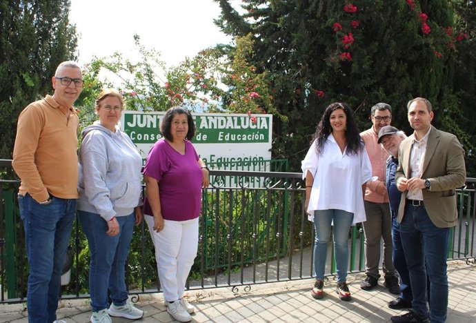El coordinador general de IU Andalucía y diputado en el Congreso, Toni Valero; la coordinadora provincial de IU Málaga, Toni Morillas, y el diputado provincial, Juan Márquez, en Álora