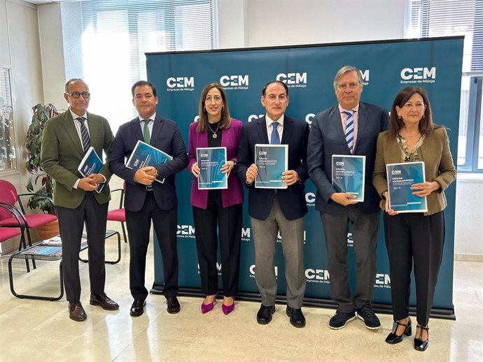 La Confederación de Empresarios de Málaga ha presentado su Informe Socioeconómico de la Provincia de Málaga 2024-2025 y propuestas para la competitividad empresarial, producido con la colaboración de Unicaja.