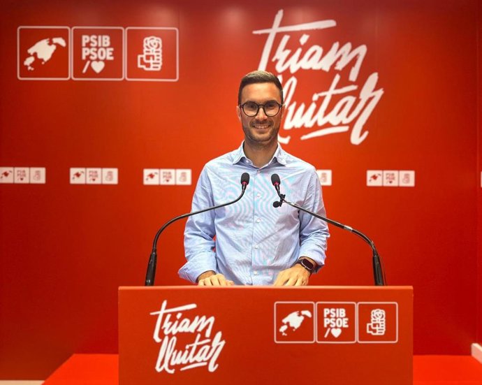 El portavoz del PSIB-PSOE, Rubén Castro, en rueda de prensa