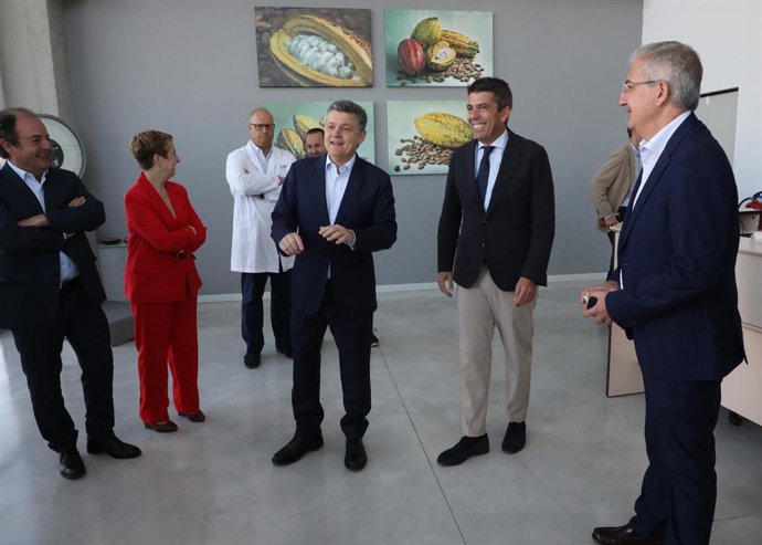 Visita del president de la Generalitat, Carlos Mazón, a Xixona 