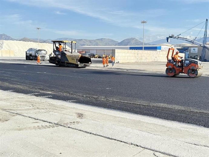 Reasfaltado del muelle de las Azucenas del Puerto de Motril.
