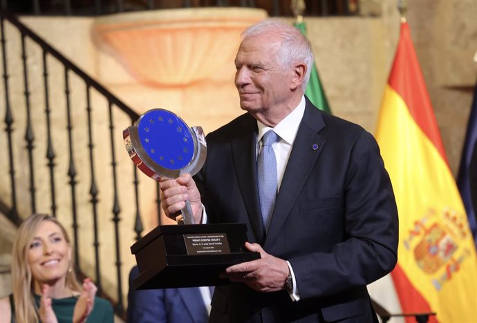 El exalto Representante de la Unión para Asuntos Exteriores y Política de Seguridad y expresidente del Parlamento Europeo, Josep Borrell, tras recoger el Premio Carlos V.