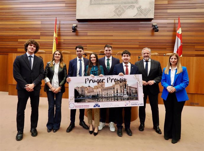 Premiados en la I Liga de Debate Nacional de las Cortes.