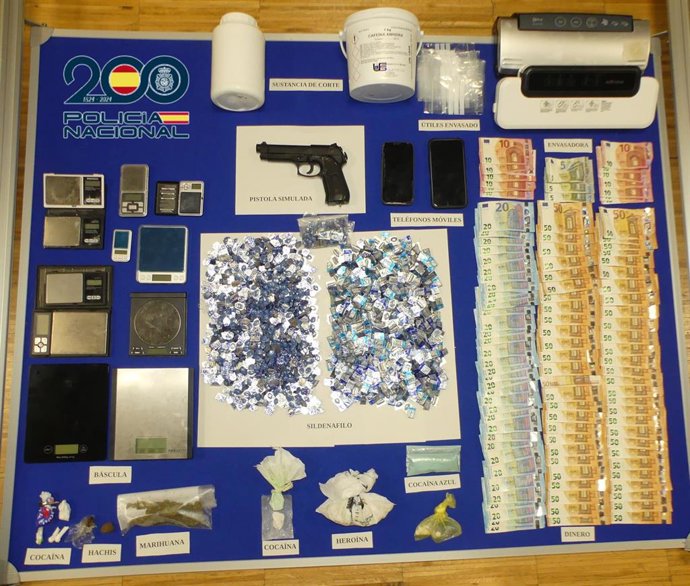 Cinco detenidos en Vigo a los que intervinieron heroína, cocaína y 10.000 pastillas de medicamentos falsificados.