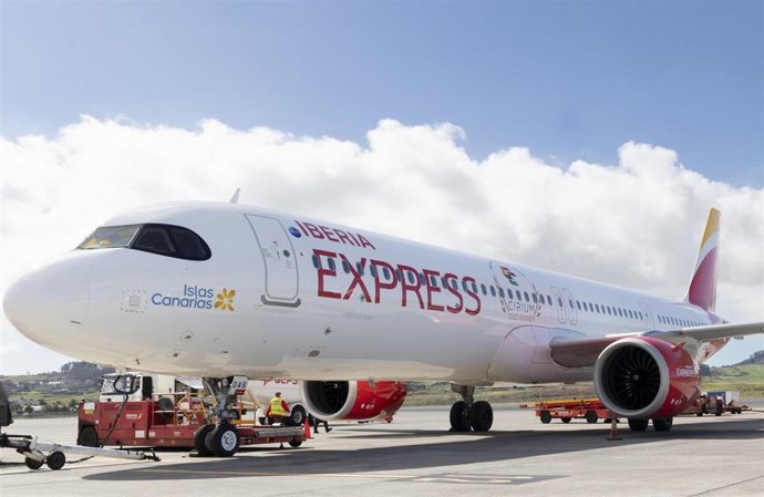 Archivo - Avión de Iberia Express.