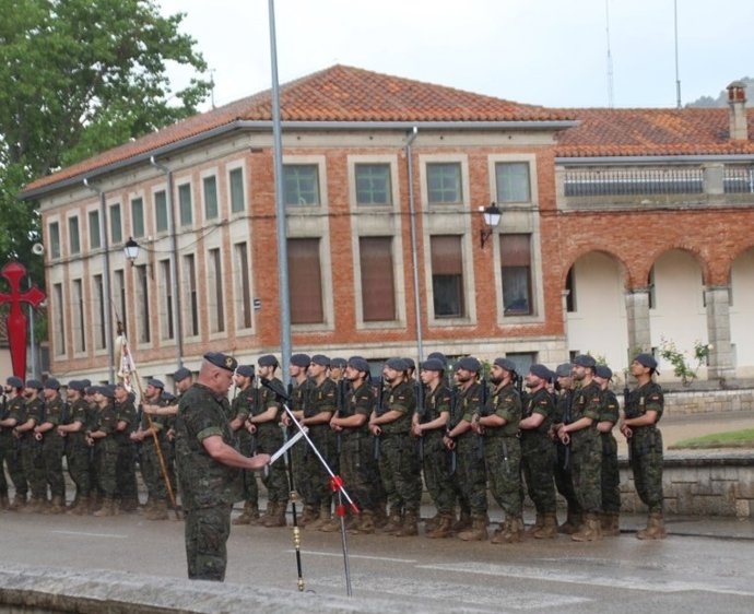 El Regimiento Farnesio despide al contingente que asumirá el mando en Eslovaquia del contingente español allí desplegado.