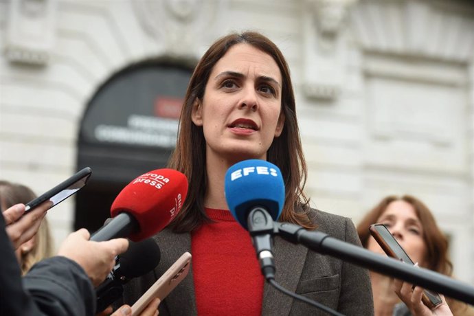 Archivo - La portavoz de Más Madrid, Rita Maestre, declara ante los medios durante el minuto de silencio convocado por las Comisiones Obreras (CCOO), la Unión General de Trabajadores (UGT) y la Unión Sindical Obrera (USO), n Madrid (España). 