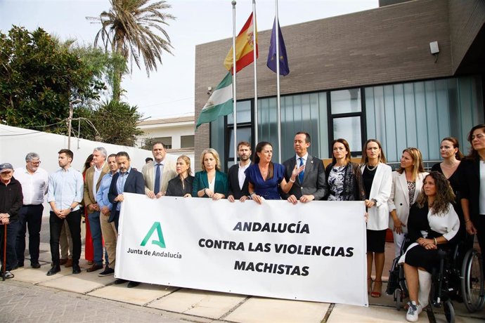 Archivo - Concentración contra la violencia machista en Almería. (Foto de archivo).