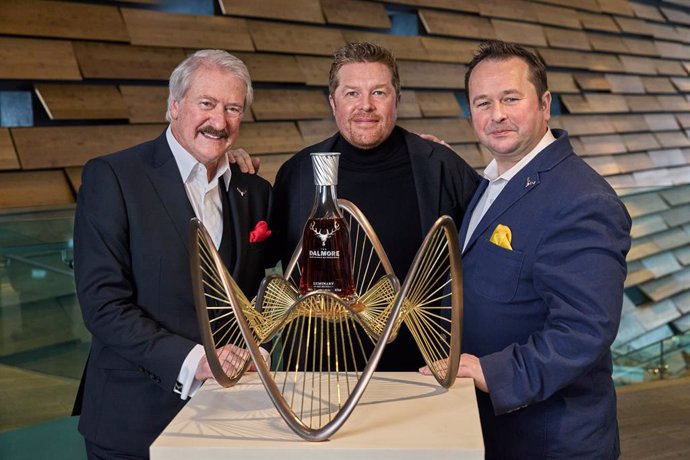 L-R: Richard Paterson OBE, Master Distiller, The Dalmore with Luminary No.3, Ben Dobbin of Foster + Partners and Gregg Glass, Master Whisky Maker, The Dalmore, pictured with The Dalmore Luminary 2025 Edition - The Rare - at V&A Dundee