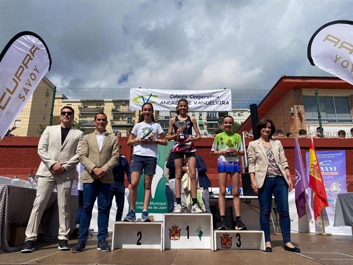 Entrega de premios de la XXXVI carrera escolar La Gloria.