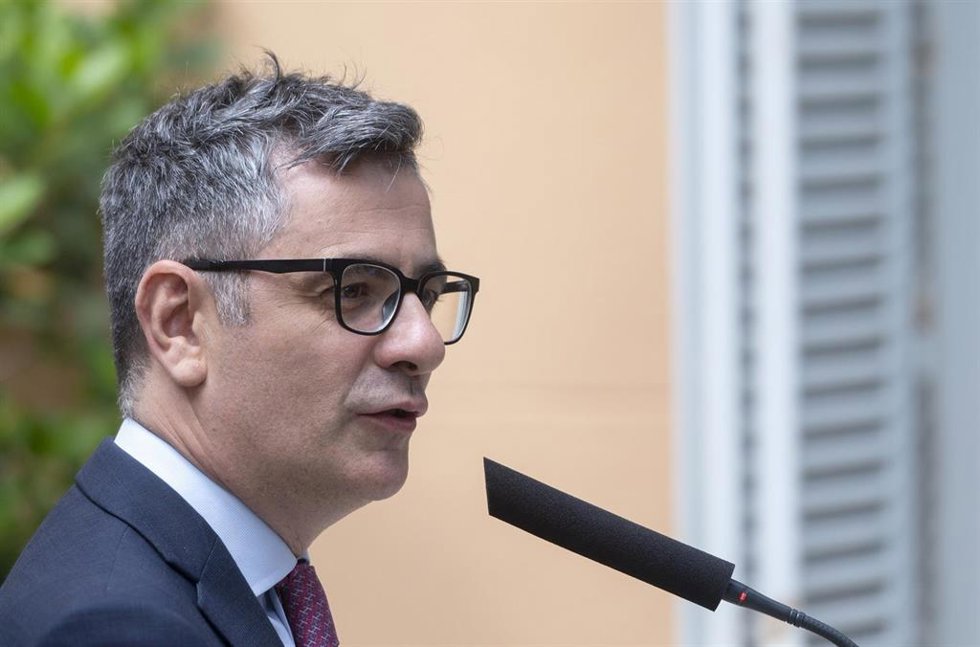 El ministro de la Presidencia, Justicia y Relaciones con las Cortes, Félix Bolaños,  atiende a los medios de comunicación, en la sede del Ministerio (Palacio de Parcent), a 9 de mayo de 2025, en Madrid (España).