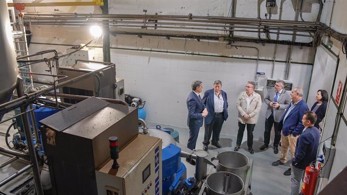 Visita del delegado del Gobierno en Andalucía, Pedro Fernández, a Aceites del Sur