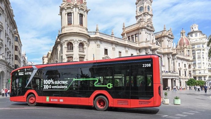 Archivo - Autobús de la EMT