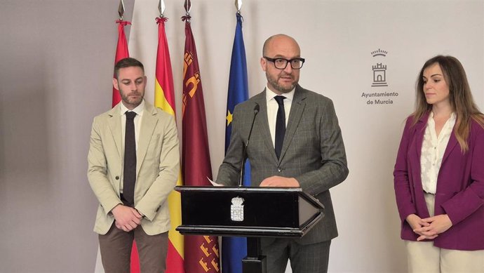 El Concejal de Movilidad, Gestión Económica y Contratación, José Francisco Muñoz, tras la Junta de Gobierno