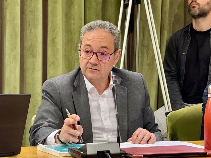 El concejal de Hacienda de Cuenca, Juan Manuel Martínez Melero, en el pleno extraordinario.