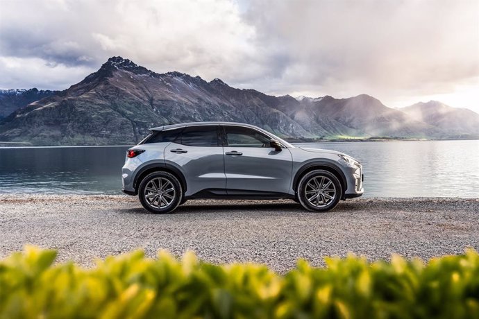 Lexus lanza el nuevo LBX híbrido autorrecargable con motor de 136 CV y desde 33.900 euros en España.