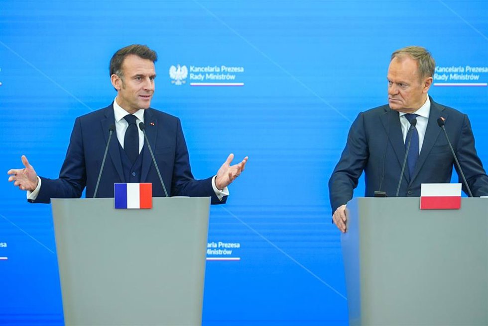 Archivo - El presidente de Francia, Emmanuel Macron, y el primer ministro polaco, Donald Tusk
