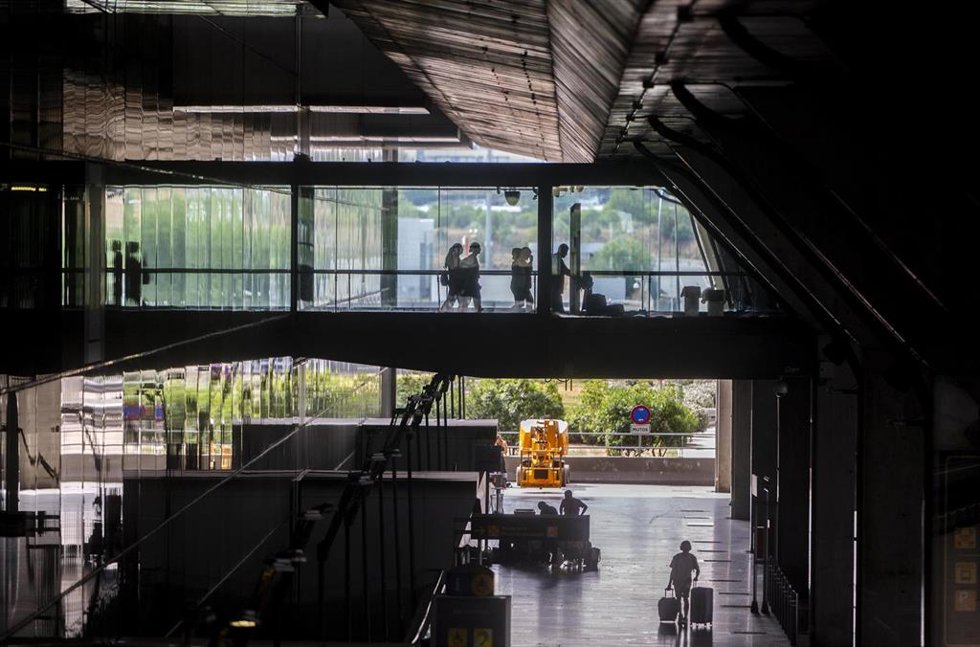 Archivo - La terminal T4 del aeropuerto Adolfo Suárez Madrid-Barajas