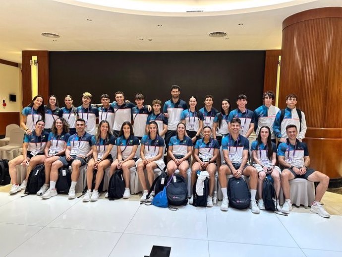 Foto de los atletas españoles presentes en los Word Relays de 2025