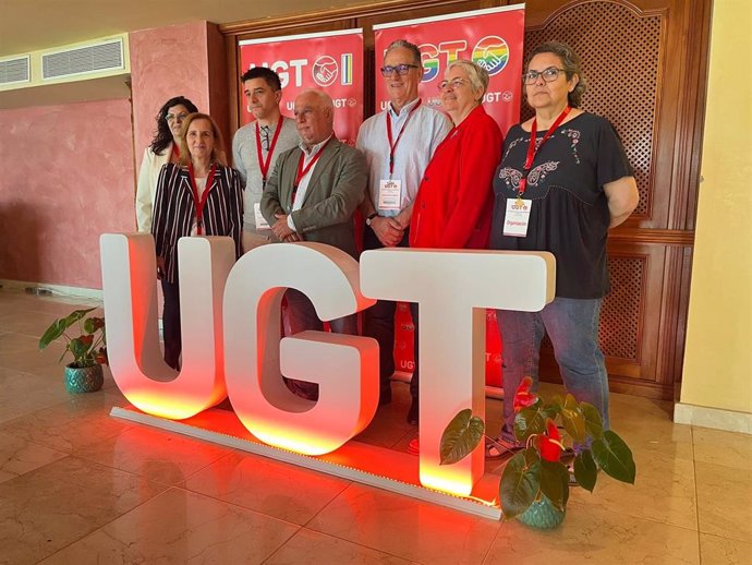 Manuel Navarro con su ejecutiva de UGT Canarias