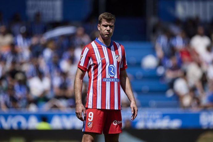 Alexander Sorloth of Atletico de Madrid looks on during the LaLiga EA Sports match between Deportivo Alaves and Atletico de Madrid at Mendizorrotza on May 3, 2025, in Vitoria, Spain.