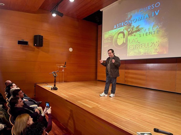 Curso de astronomía  'Ávila siente las estrellas'.