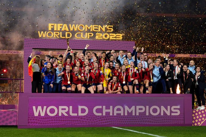 Archivo - Players of Spain celebrate the victory with the World Champions trophy during the FIFA Women's World Cup Australia & New Zealand 2023 Final football match between Spain and England at Accor Stadium on August 20, 2023 in Sydney, Australia.
