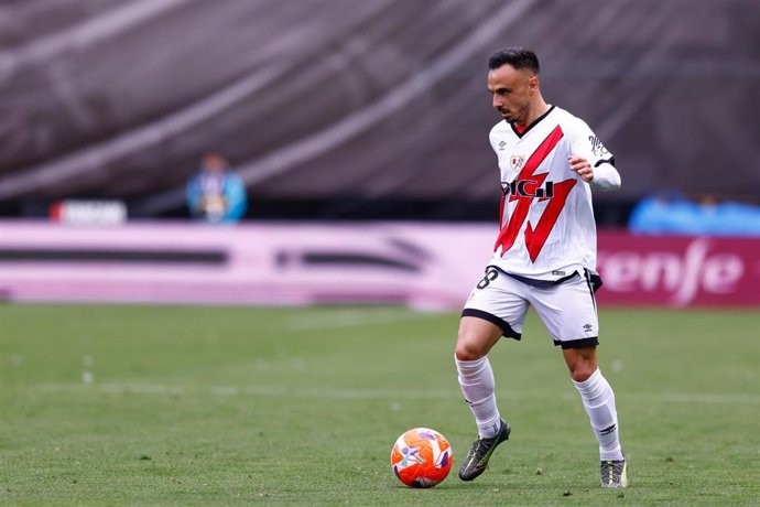Álvaro García, en un partido con el Rayo Vallecano.