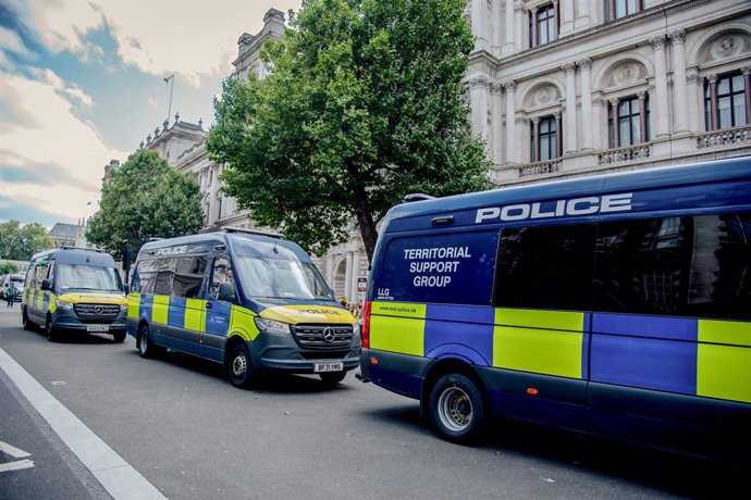 Archivo - August 10, 2024, London, United Kingdom: The Metropolitan Police stand guard during the Stop the Far Right â€“ National Day of Protest. A series of anti-immigration protests and subsequent counterprotests in the last week, mainly in England, whe