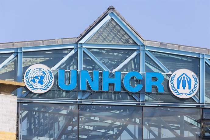 Archivo - August 21, 2024, Geneva, France, Switzerland: Geneva, Switzerland August 21, 2024 - The UNHCR logo stands on the facade of the United Nations Refugee Agency headquarters. A recent report from the United Nations Refugee Agency (UNHCR) counts a re