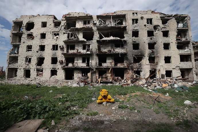 Un edificio en la ciudad de Marinka, situada en Donetsk, dañado a causa de los combates entre Rusia y Ucrania (archivo)