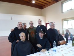 Agustinos entre ellos, el P. Moráis (segundo a la 