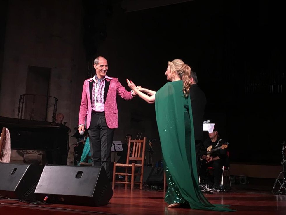 La cantante Pilar Boyero y el actor Manuel Bandera durante el concierto 'Diálogos prohibidos. De Molina a Solana'
