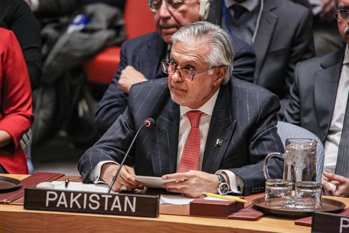 Archivo - El ministro de Exteriores de Pakistán, Muhamad Ishaq Dar, durante una reunión del Consejo de Seguridad de Naciones Unidas en Nueva York (archivo)