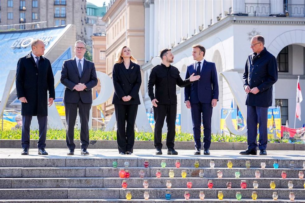 El presidente de Ucrania, Volodimir Zelenski, durante un acto en Kiev con el primer ministro polaco, Donald Tusk (i); el primer ministro británico, Keir Starmer (2i); el presidente francés, Emmanuel Macron (2d); y el canciller alemán, Friedrich Merz (d)