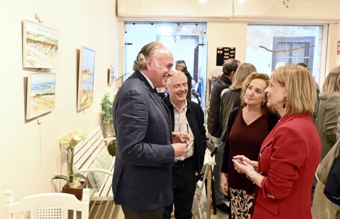 Inauguración de la muestra de la pintora jerezana.
