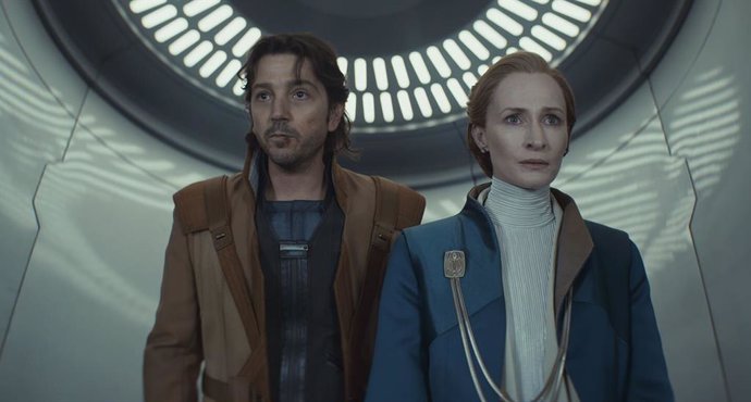 El creador de Andor explica por qué Mon Mothma rompe el canon de Star Wars