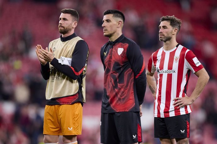 Unai Simon, Yuri Berchiche and Yeray Alvarez of Athletic Club reacts during the UEFA Europa League 2024/25 Semi Final First Leg match between Athletic Club and Manchester United at San Mames on May 1, 2025, in Bilbao, Spain.