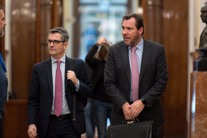 Archivo - El ministre de Presidència, Justícia i Relacions amb les Corts, Félix Bolaños i el ministre de Transports i Mobilitat Sostenible, Óscar Puente 