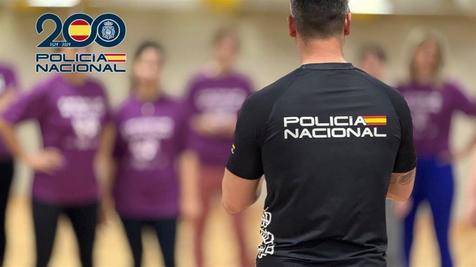 Archivo - Policía Nacional imparte en Logroño una jornada de defensa personal para mujeres, con motivo del 8M