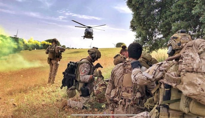 Curso operativo de recuperación de personal en la Base Aérea de Albacete.