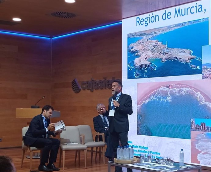La Región de Murcia ha participado esta semana en el primer Foro Azul sobre marinas gestionadas por las comunidades autónomas, que ha tenido lugar en Santa Cruz de Tenerife