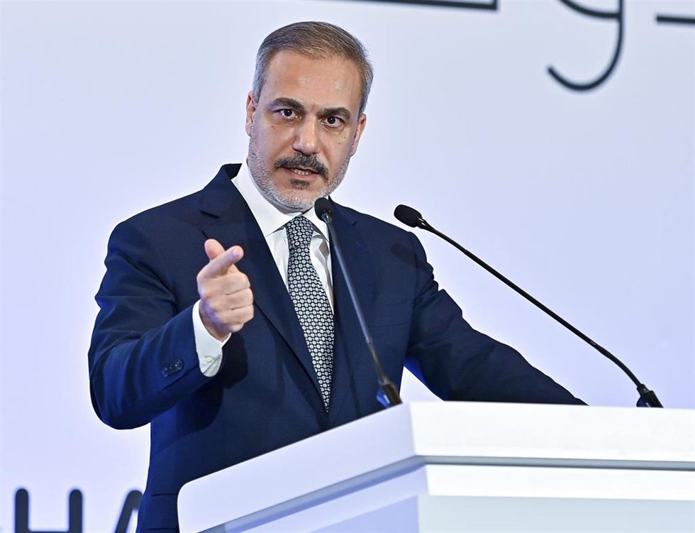 Archivo - El ministro de Exteriores de Turquía, Hakan Fidan, durante una rueda de prensa en la capital de Qatar, Doha, en diciembre de 2024 (archivo)